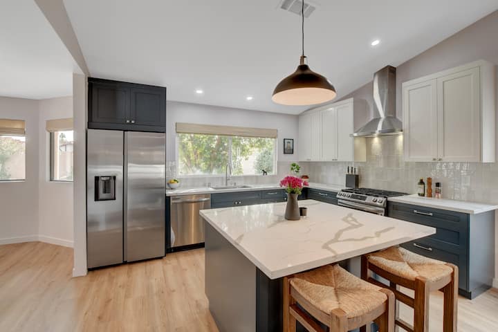 Spacious Home W/pool &Pool Table - Las Vegas, NV