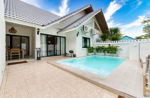 New 4 Bedroom Pool House Sunny