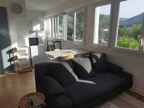 Quiet one-bedroom apartment with view | parking, remote working, Wi-Fi