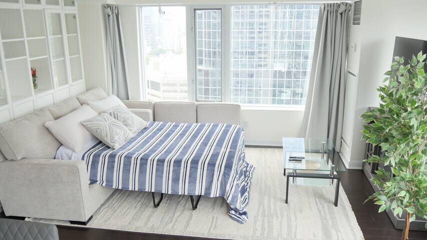 Pantages Skyline Suite in city centre/free parking gallery image 3