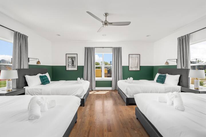 Stylish & Spacious | 8 Q/K Beds | Mins to Broadway gallery image 2