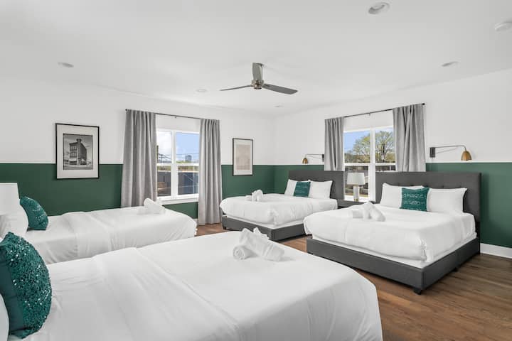 Spálňa: svetlá a priestranná so 4 manželskými posteľami. Moderný dekor a dostatok pohodlia pre váš výlet do Nashville!