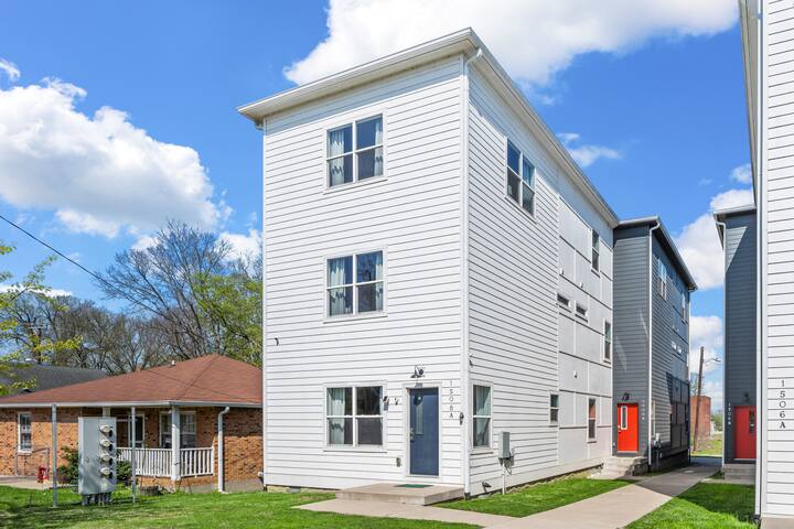 Stylish & Spacious | 8 Q/K Beds | Mins to Broadway gallery image 5