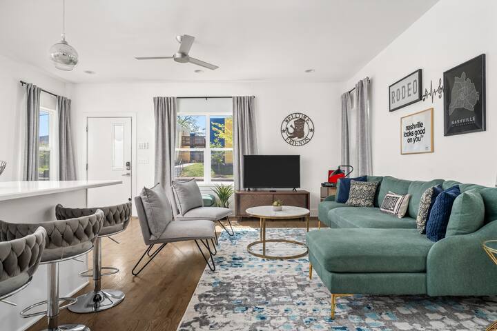 Stylish & Spacious | 8 Q/K Beds | Mins to Broadway gallery image 4