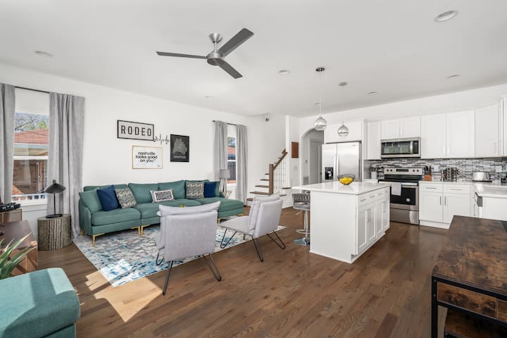 Stylish & Spacious | 8 Q/K Beds | Mins to Broadway