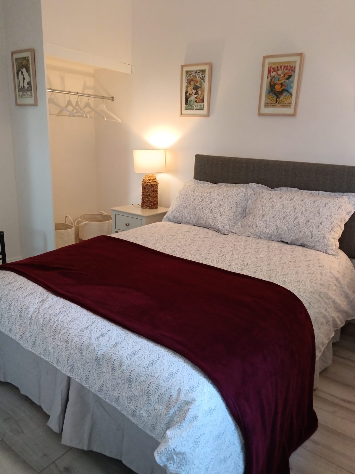 Open storage for your long (or short!) garments. Whether you’re a guest at a wedding in Dromquinna, The Park or Kenmare bay, store your outfits nicely in this wardrobe. 