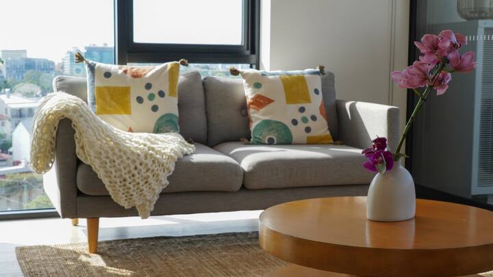 Stylish Escape – Views & Perks - The University of Queensland