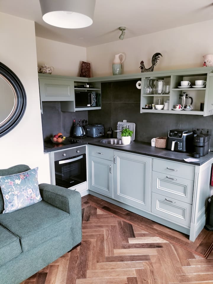 Whitethorn - Carrigaline