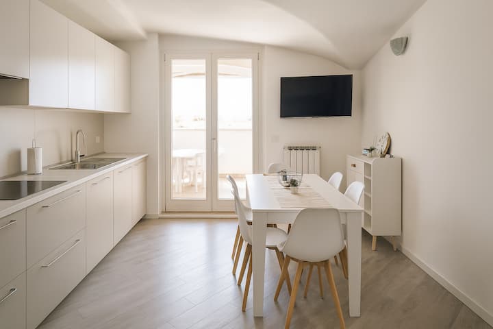 A peaceful oasis in the city center | 3-minute walk to the sea