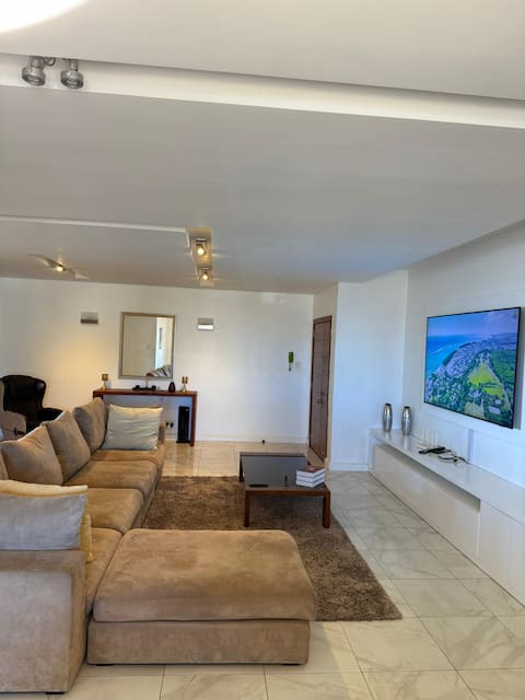 Chic & Central Luxury 3BR Sodnac