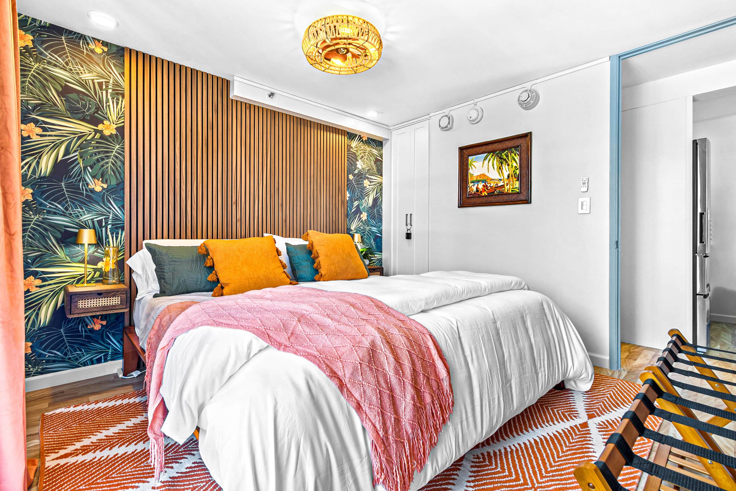 NEW Remodeled • 3 Min Walk to Beach • Rooftop Pool - Image 29