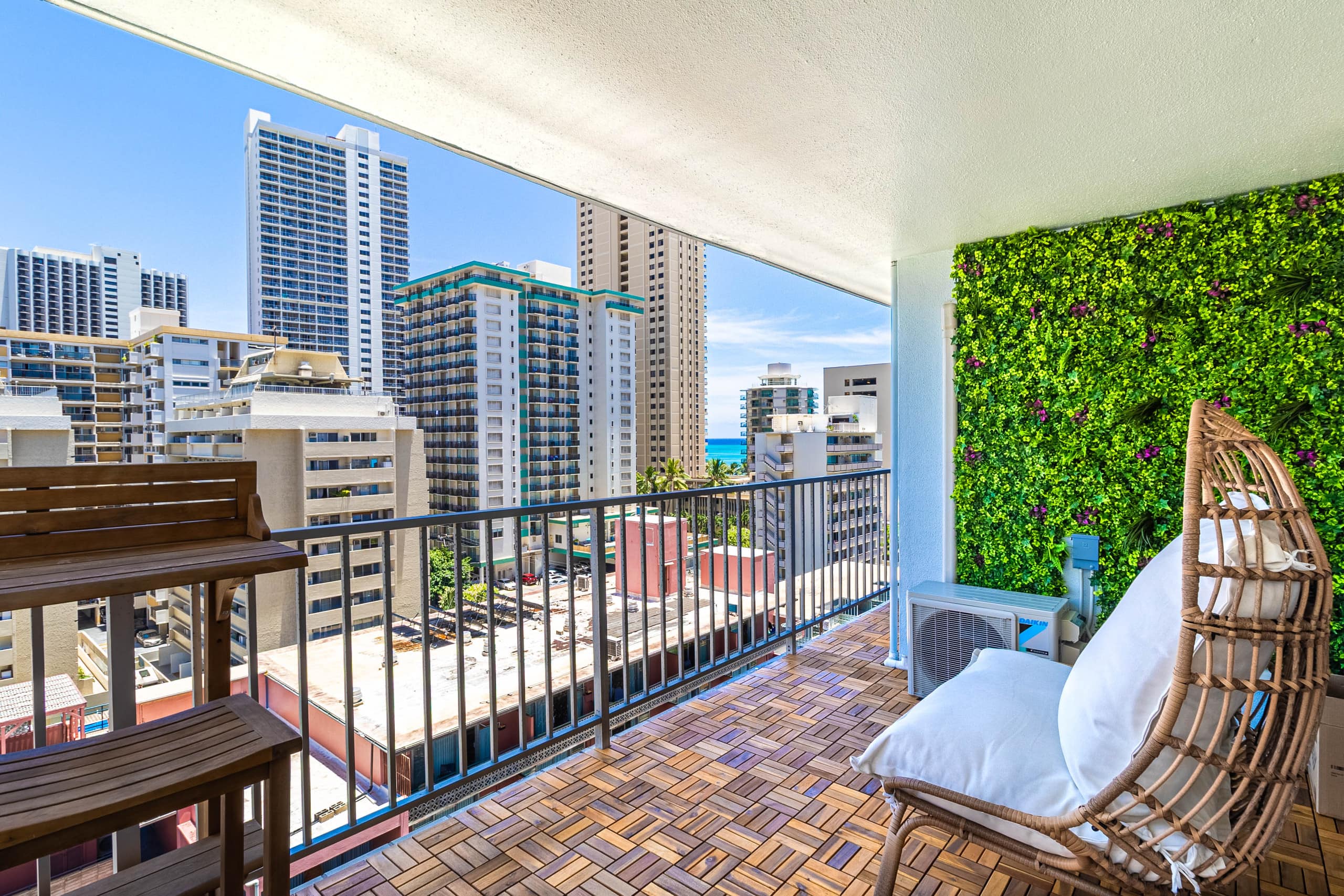 NEW Remodeled • 3 Min Walk to Beach • Rooftop Pool - Image 39
