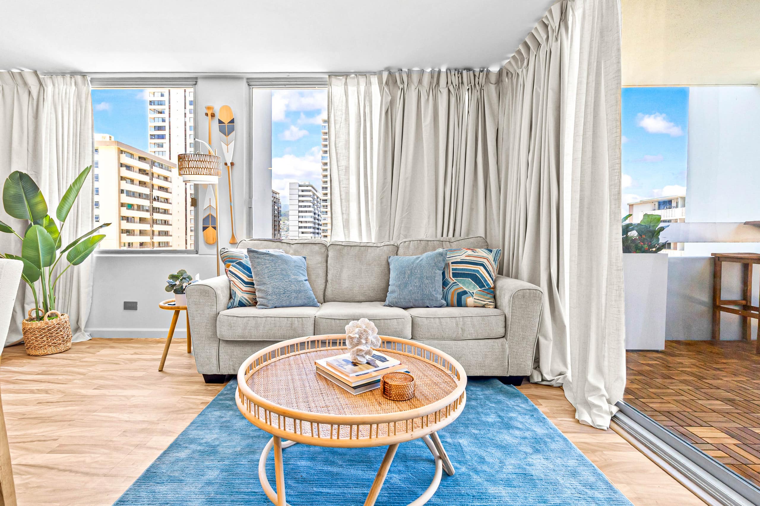 NEW Remodeled • 3 Min Walk to Beach • Rooftop Pool - Image 3