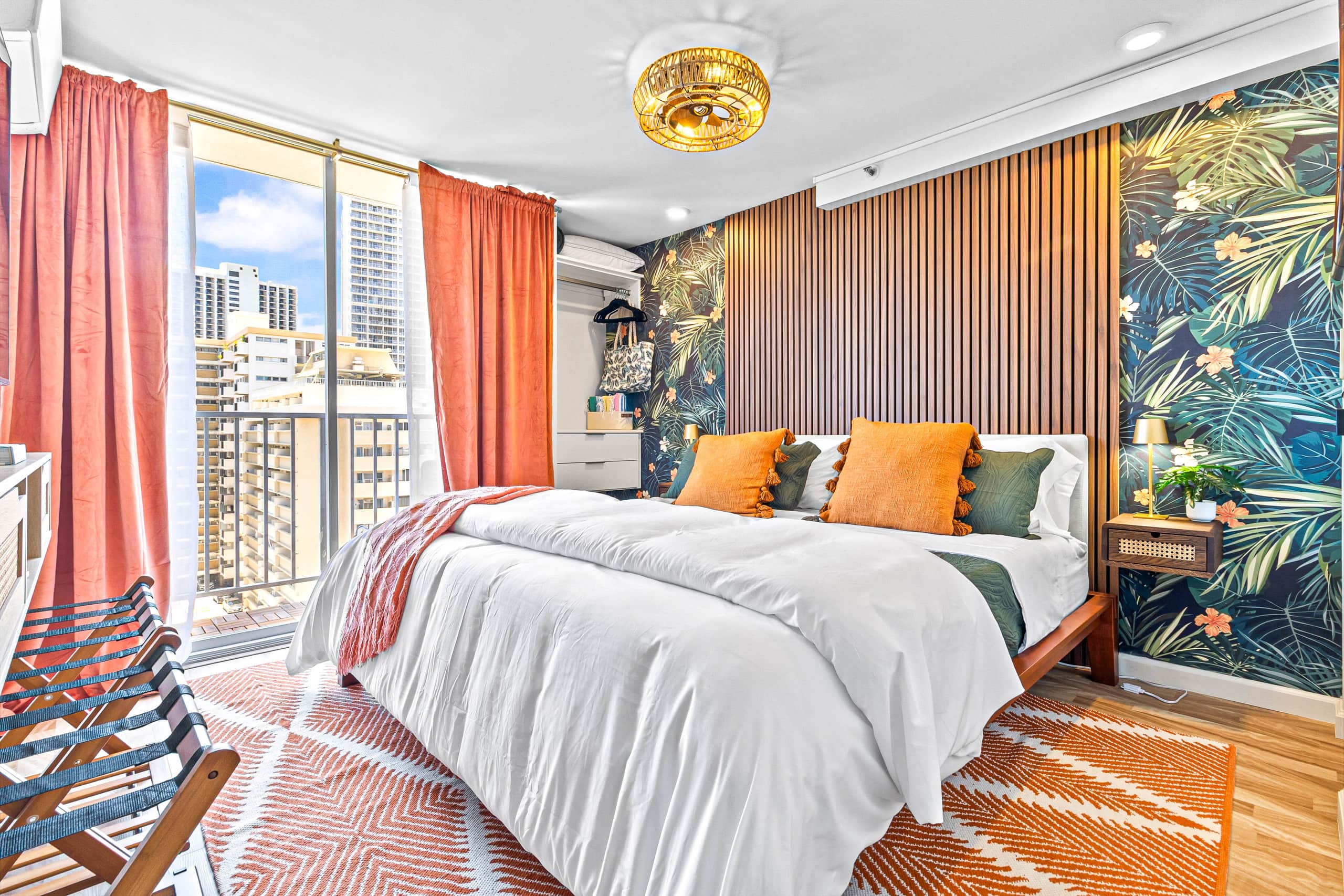 NEW Remodeled • 3 Min Walk to Beach • Rooftop Pool - Image 2