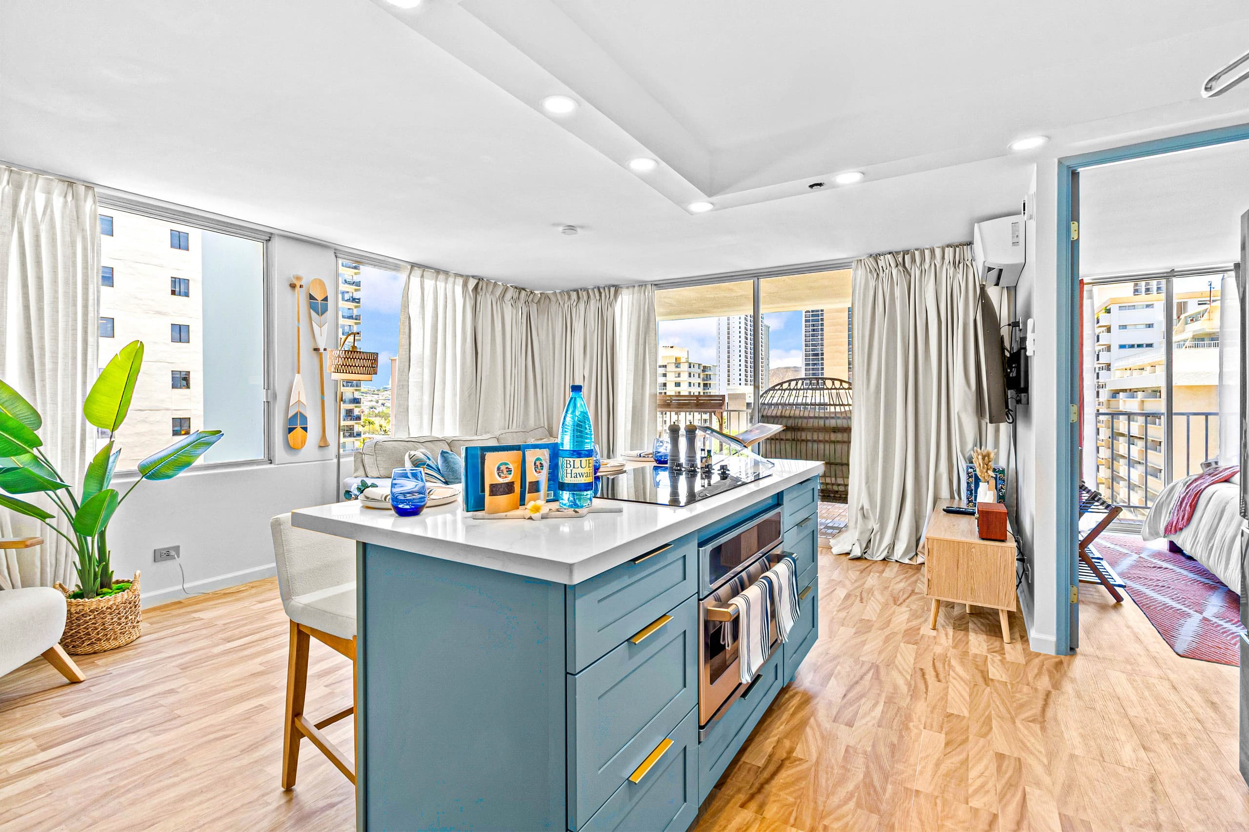 NEW Remodeled • 3 Min Walk to Beach • Rooftop Pool - Image 28