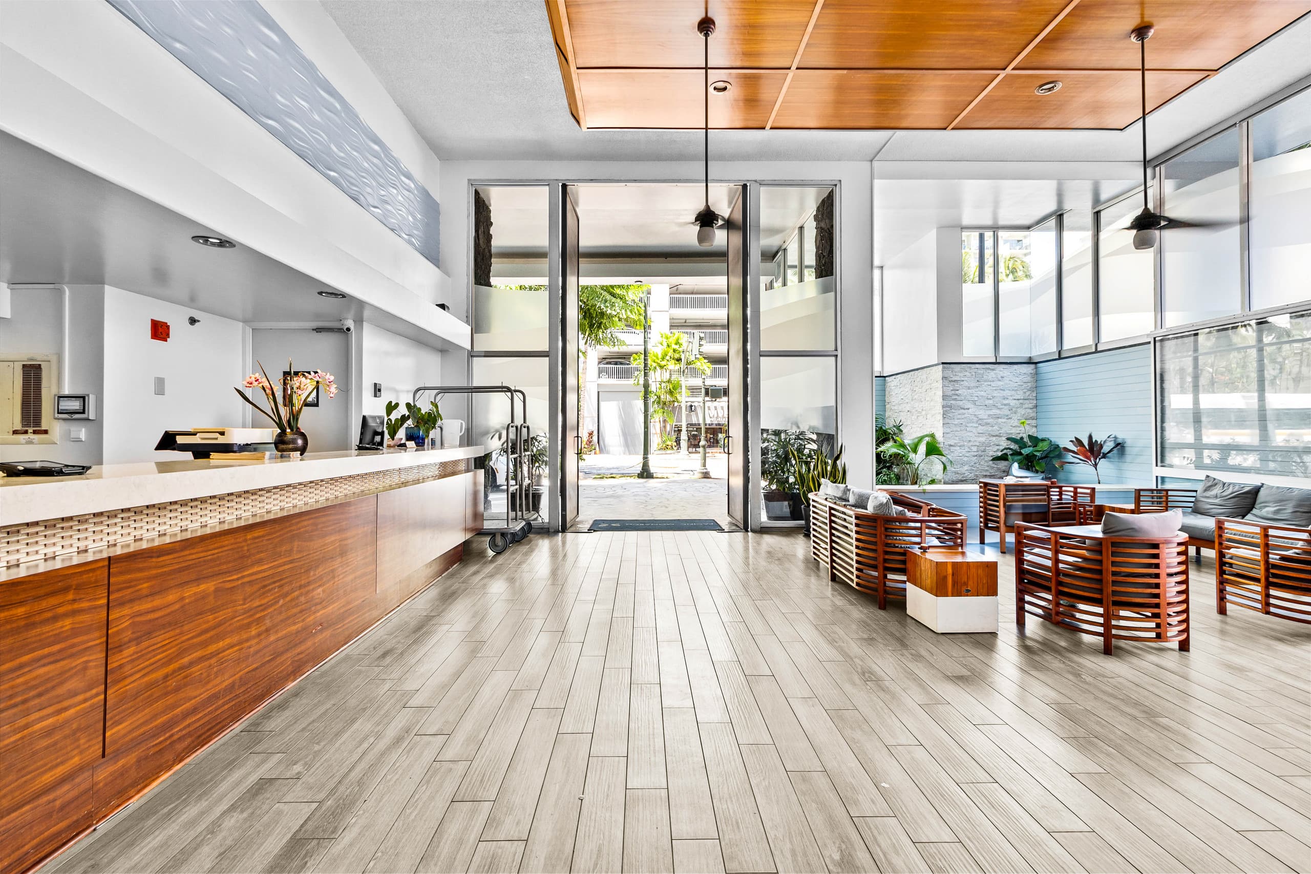 NEW Remodeled • 3 Min Walk to Beach • Rooftop Pool - Image 63