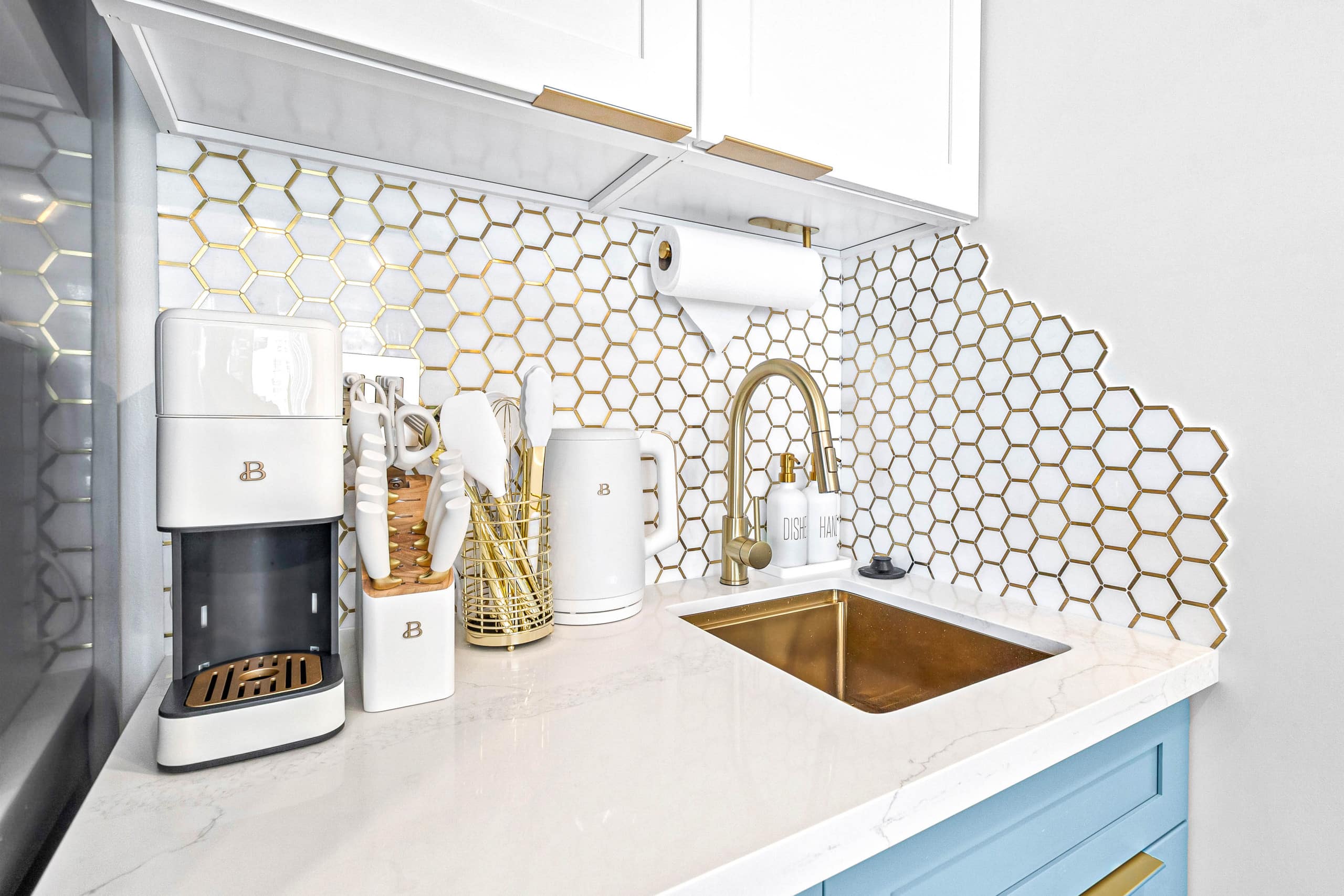 NEW Remodeled • 3 Min Walk to Beach • Rooftop Pool - Image 17