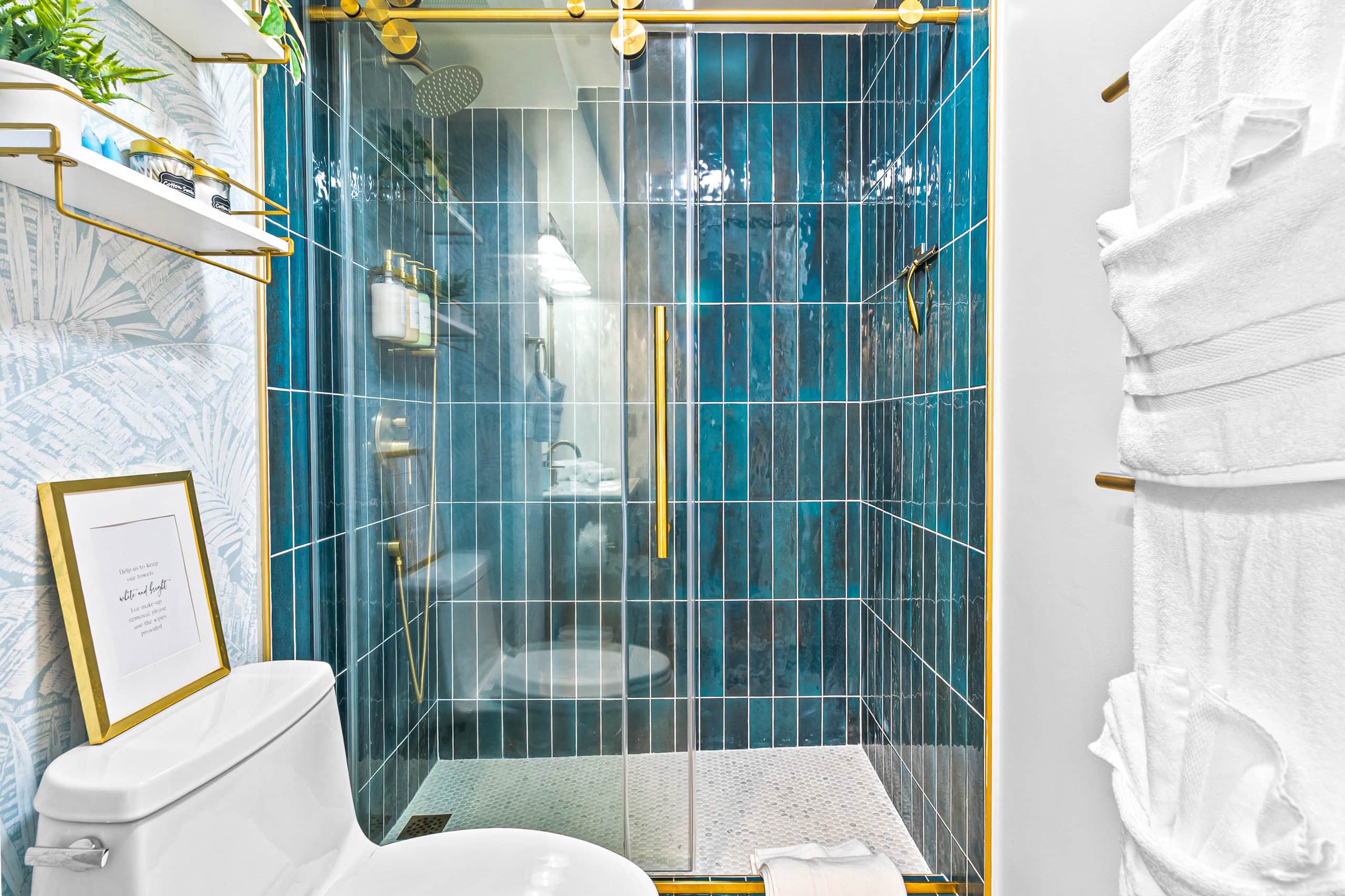 NEW Remodeled • 3 Min Walk to Beach • Rooftop Pool - Image 34