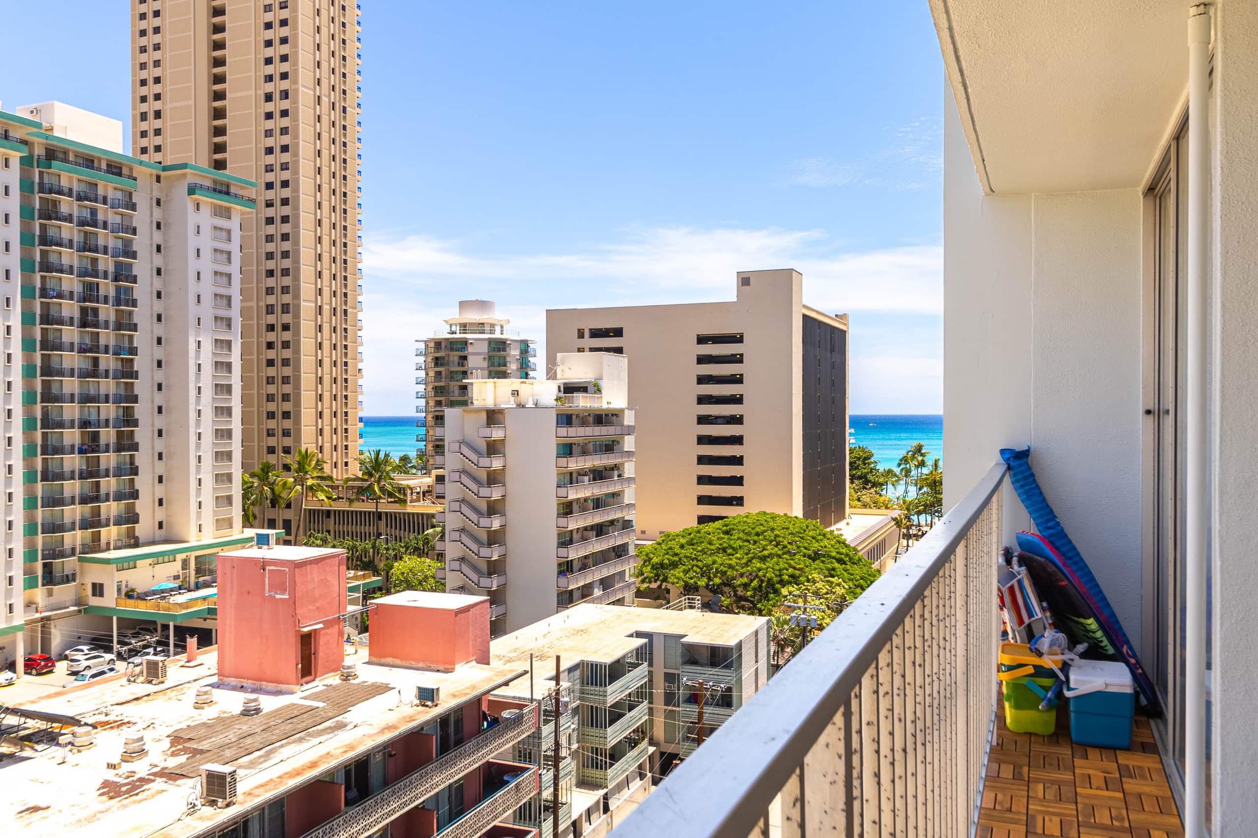NEW Remodeled • 3 Min Walk to Beach • Rooftop Pool - Image 37