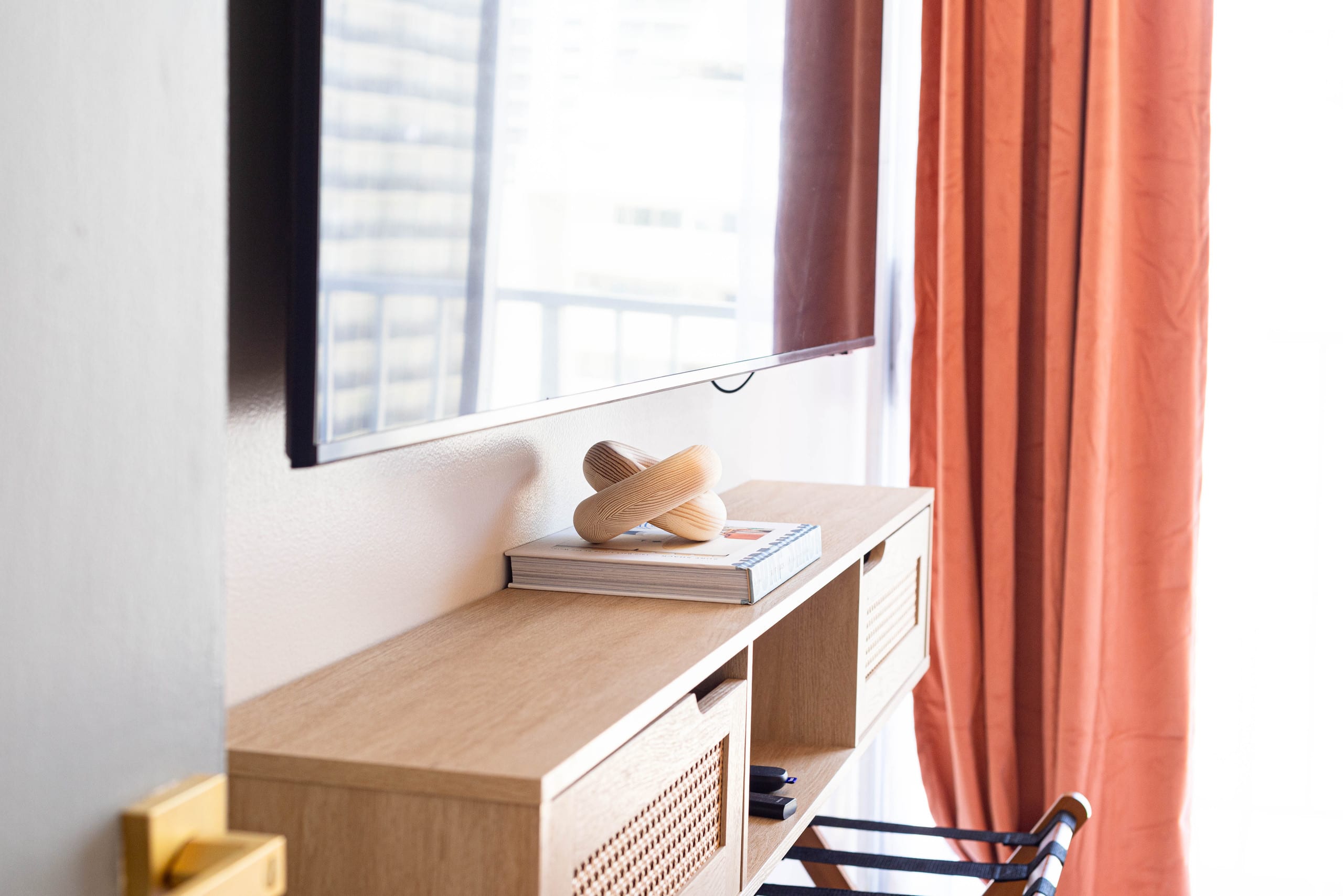 NEW Remodeled • 3 Min Walk to Beach • Rooftop Pool - Image 31