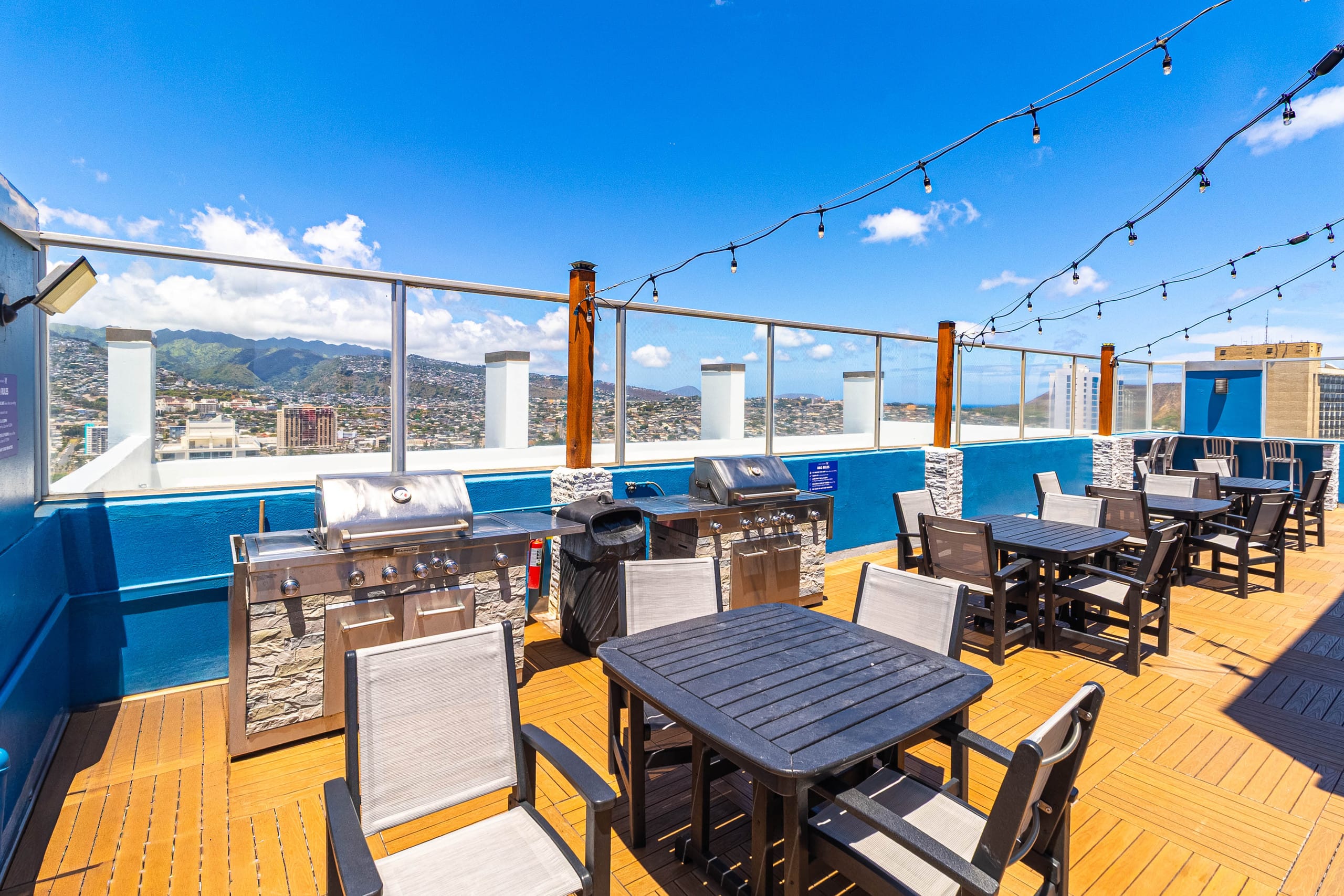 NEW Remodeled • 3 Min Walk to Beach • Rooftop Pool - Image 47