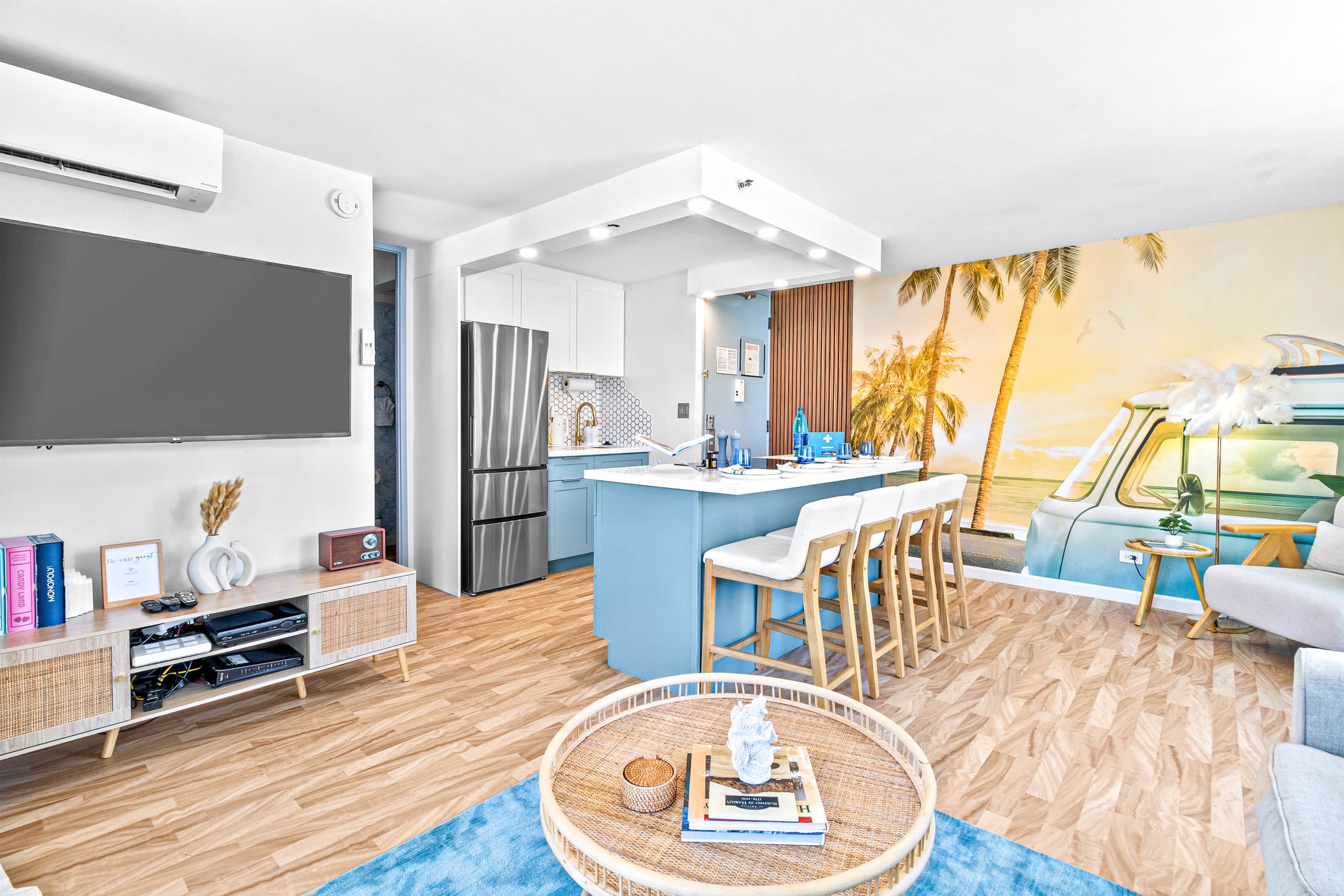 NEW Remodeled • 3 Min Walk to Beach • Rooftop Pool - Image 8