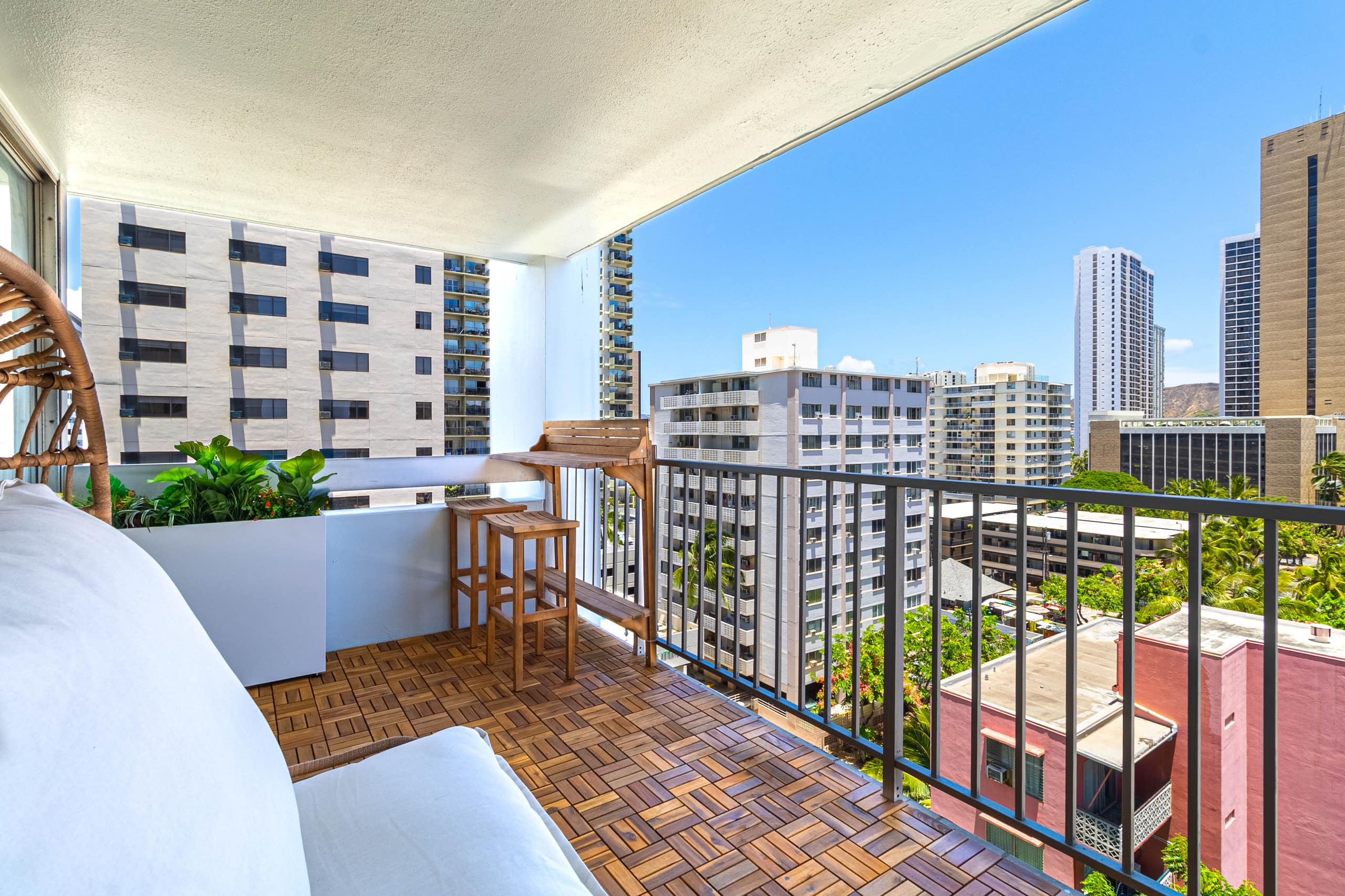 NEW Remodeled • 3 Min Walk to Beach • Rooftop Pool - Image 38