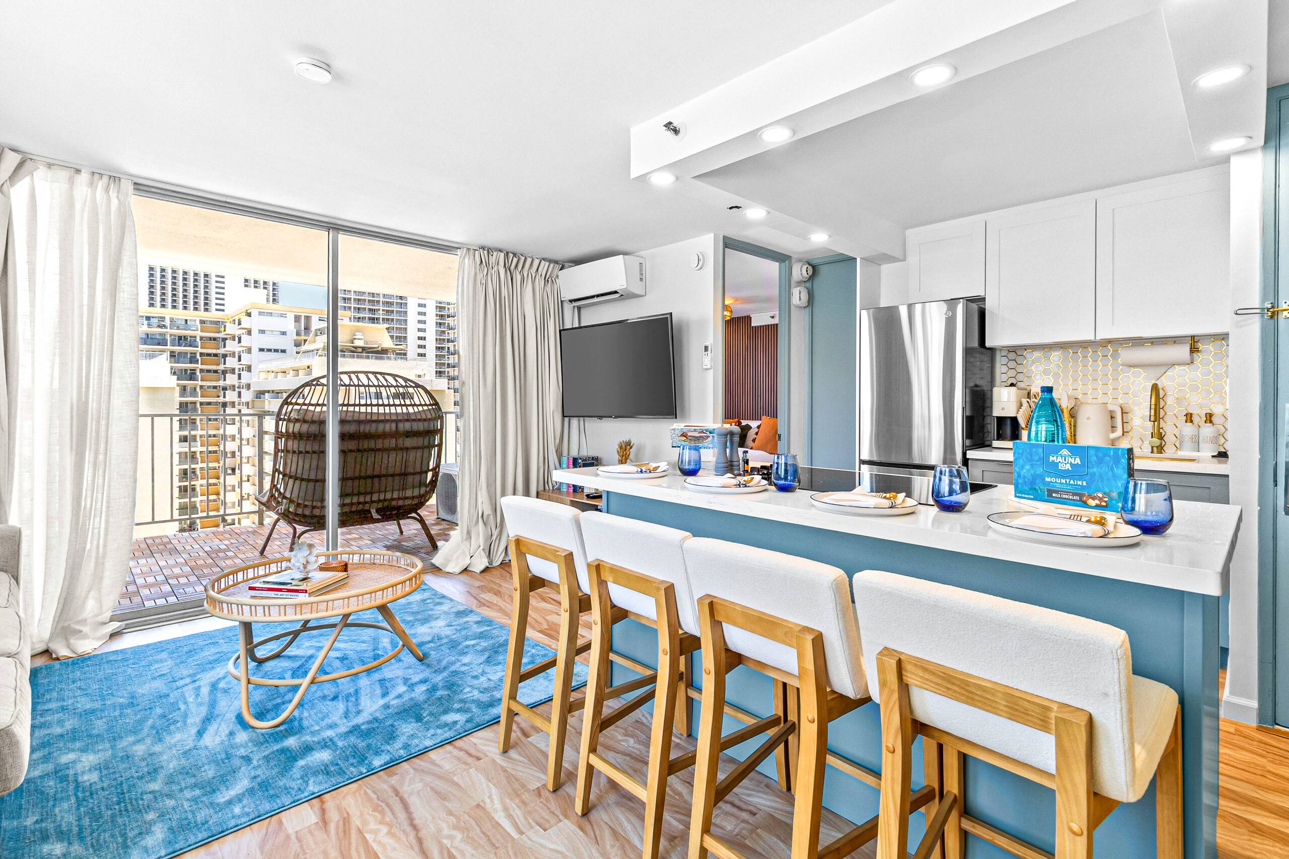 NEW Remodeled • 3 Min Walk to Beach • Rooftop Pool - Image 27