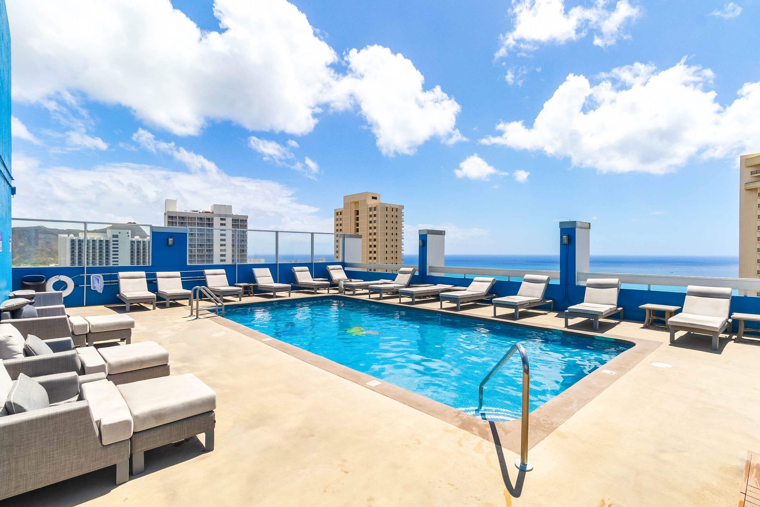 NEW Remodeled • 3 Min Walk to Beach • Rooftop Pool - Image 54
