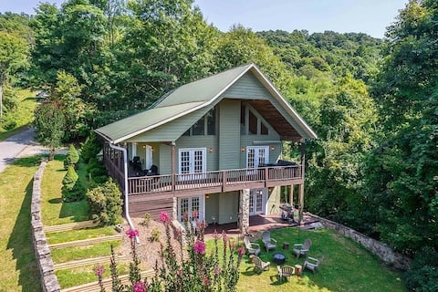 Grizzly Lodge w Hot Tub/Fire Pit