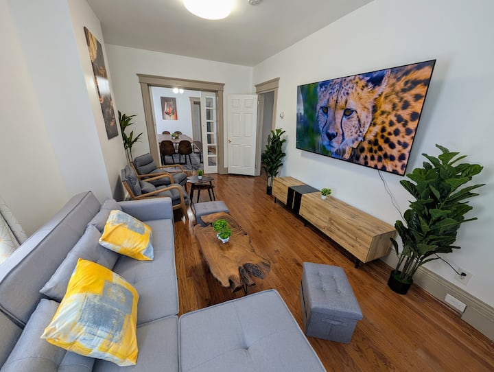Spacious Retreat Near Metlife! W/ Parking Nearby - Hoboken, NJ