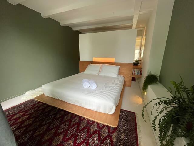 Canal House in Amsterdam gallery image 2