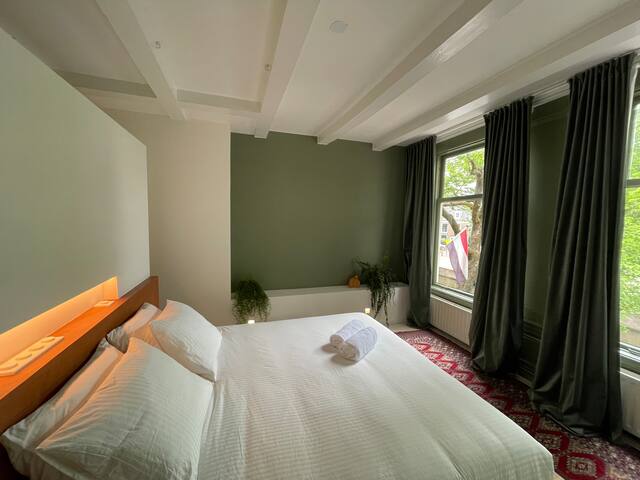 Canal House in Amsterdam gallery image 3