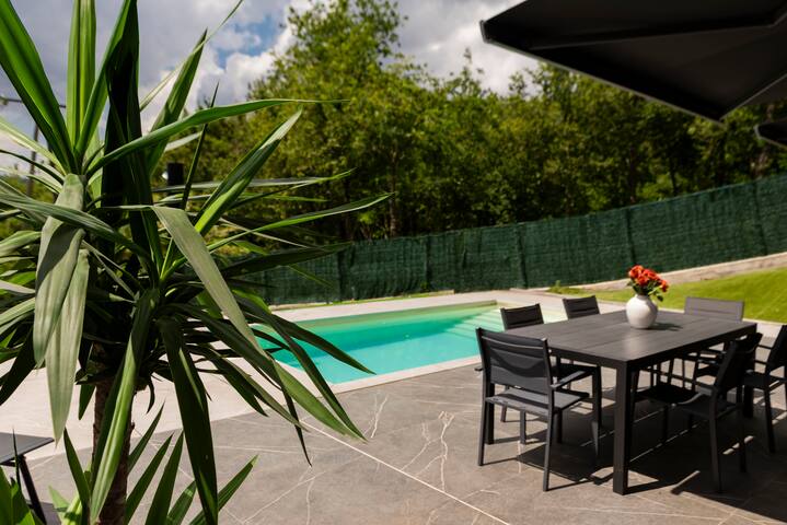 Casa con piscina y vistas a Bilbao EBI03470