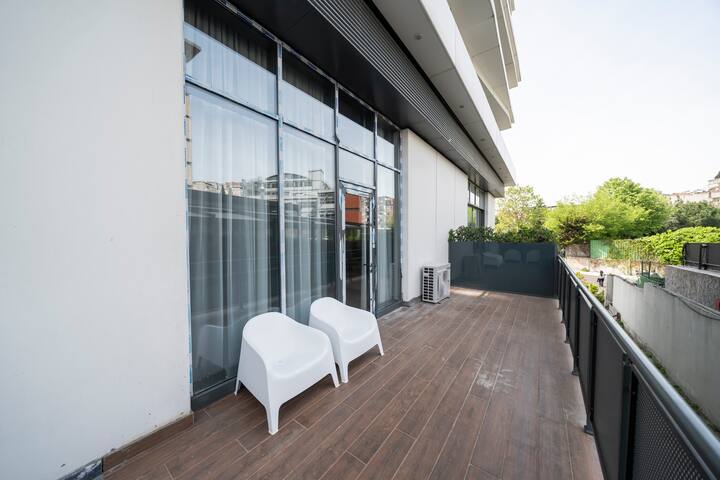 Modern 2 BR Duplex in Beyoğlu; Pool, Spa, Garage gallery image 4