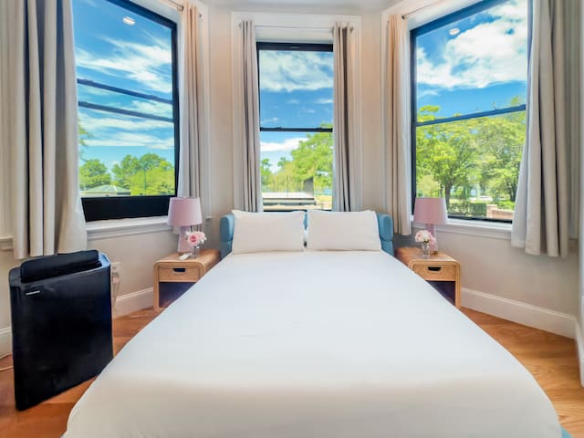 (4R1) Fan Favorite! Charles River, W/D, 3Beds