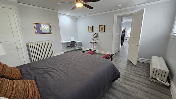 Bright, Spacious, Charming - Rockford