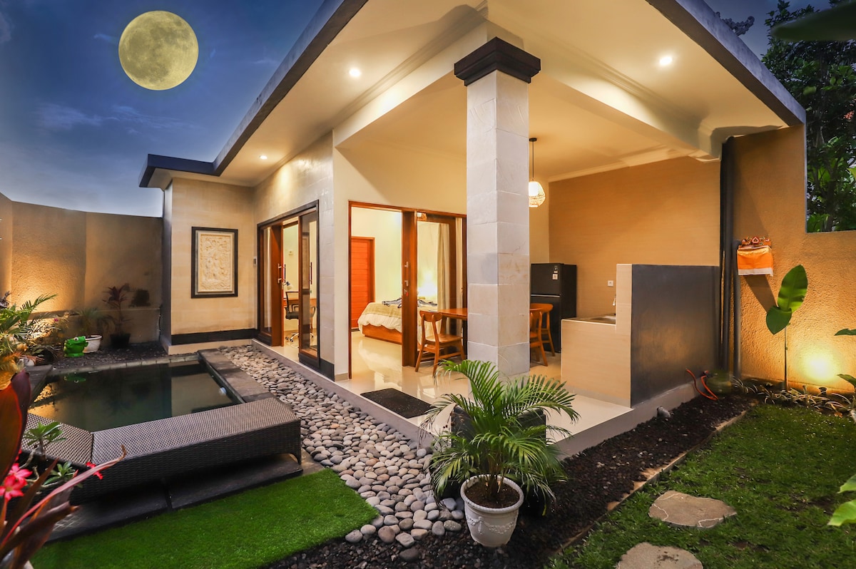 Villa in Ubud · ★4.67 · 1 bedroom · 1 bed · 1 private bath รายการ Airbnb เปรียบเทียบ