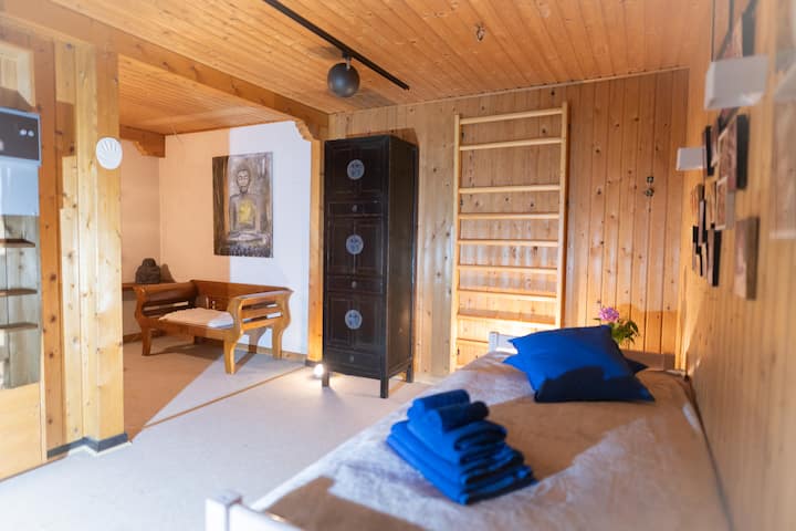 El dormitorio 5 se encuentra en la zona de la sauna.