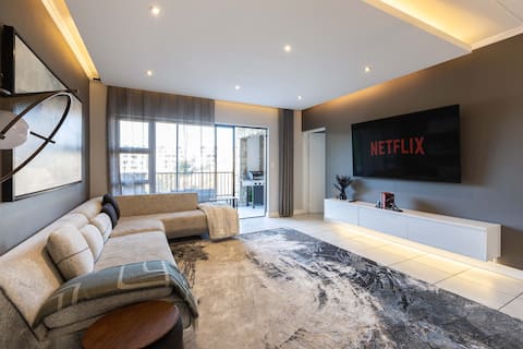 Gorgeous Apartment with Jacuzzi!