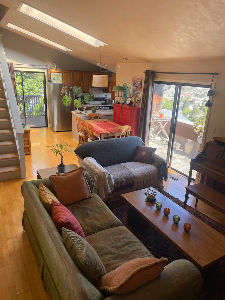 Master Bedroom With Private Bath - Berkeley, CA
