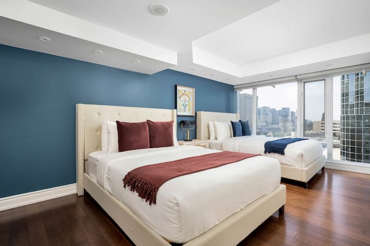 Spacious 2bd /2bth with Parking | Eaton Centre