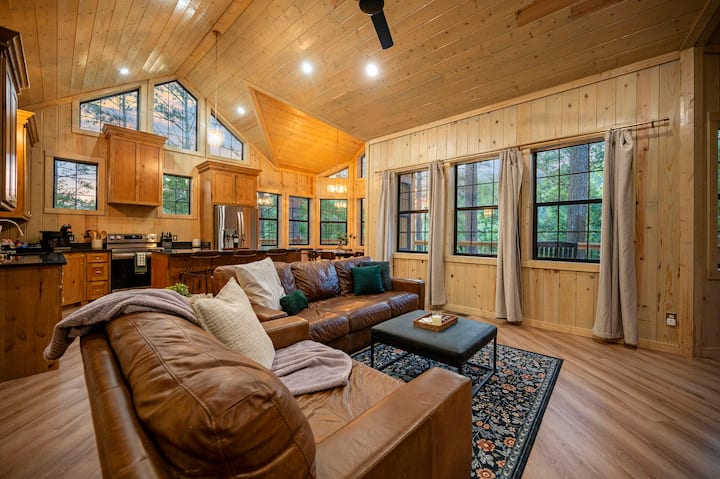 Wildberry Treehouse Cabin | Romantic | Cozy | Fun - États-Unis