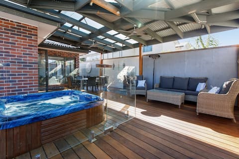 Truemans Escape—All-Season Stay near Hot Springs