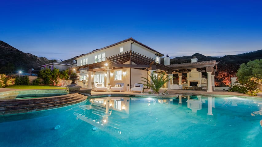 Luxury Hilltop Escape in Agoura Hills with Views gallery image 4