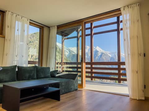 Beautiful three-room design apartment overlooking the Alps