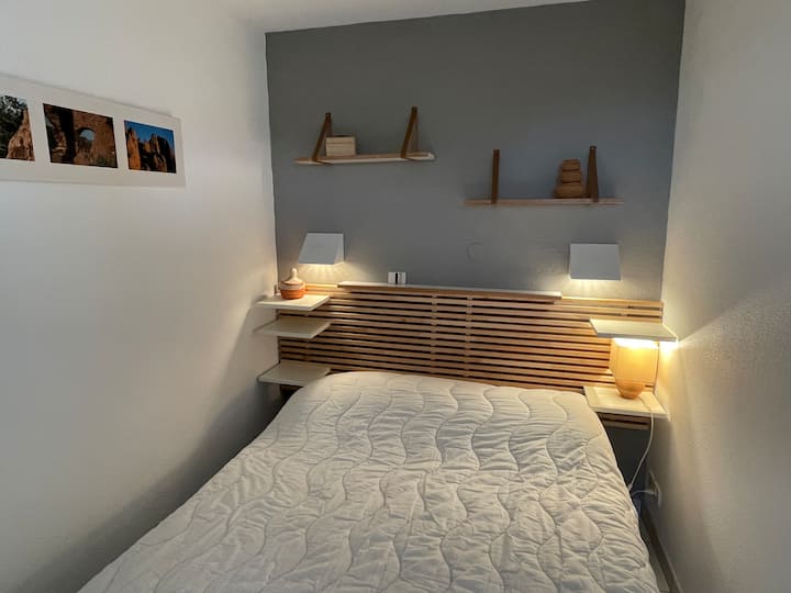 חדר שינה 2 מקומות עם ארון