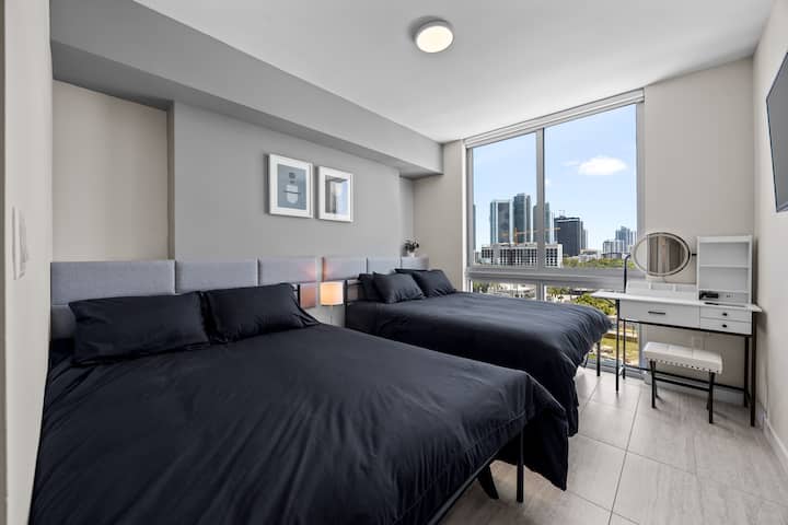 2 bračna kreveta i velika garderoba 