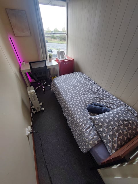 The Terminal - SMALL budget friendly private room