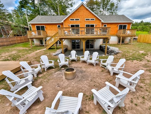 Brand New Mega Mansion 6000 Sq Log Home Hot Tub